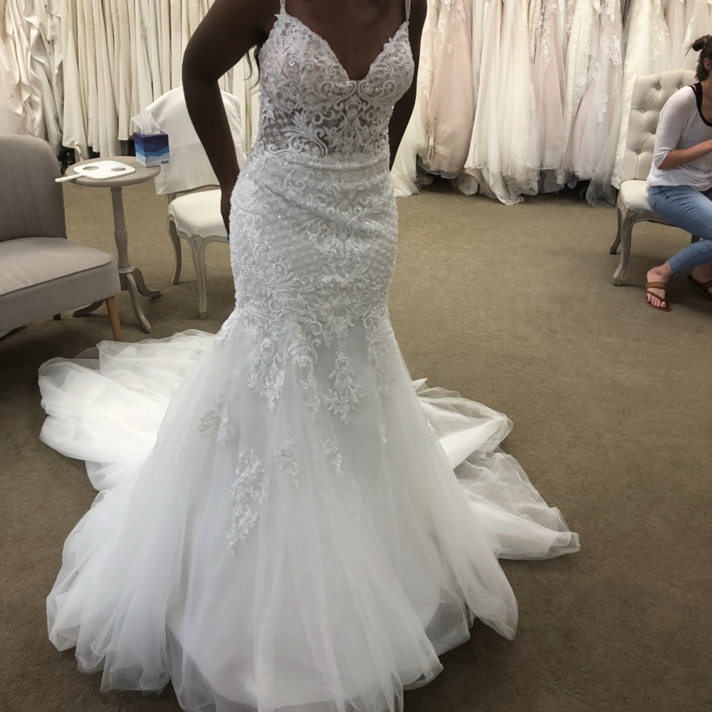Elegant White Lace Wedding Dress